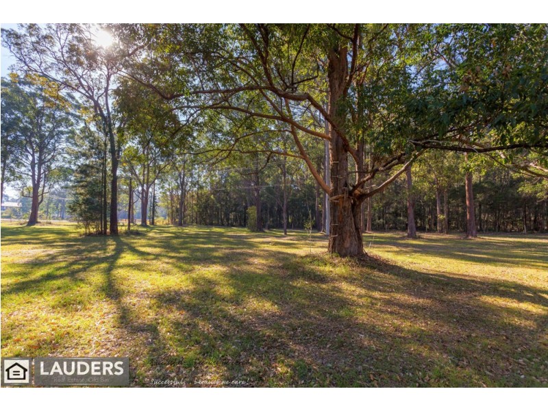 604 Old Bar Road, Old Bar NSW 2430