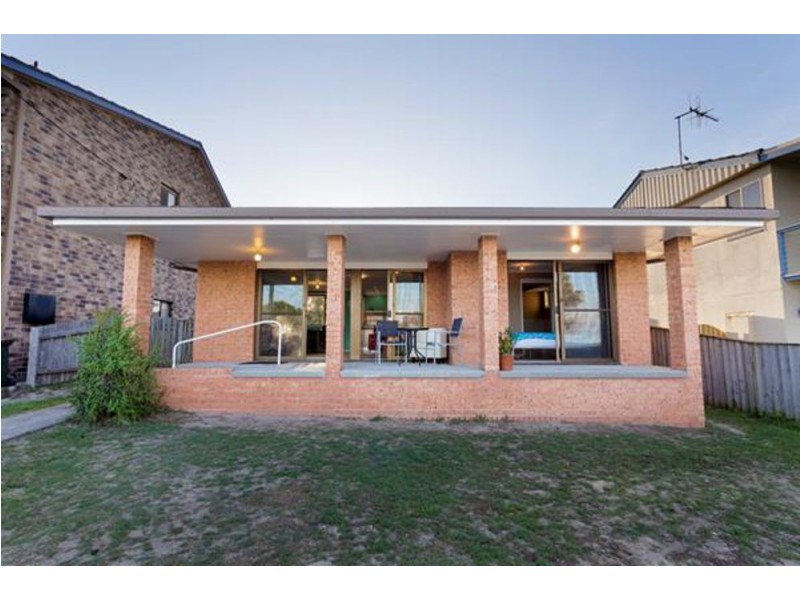 33 Pacific Parade, Old Bar NSW 2430