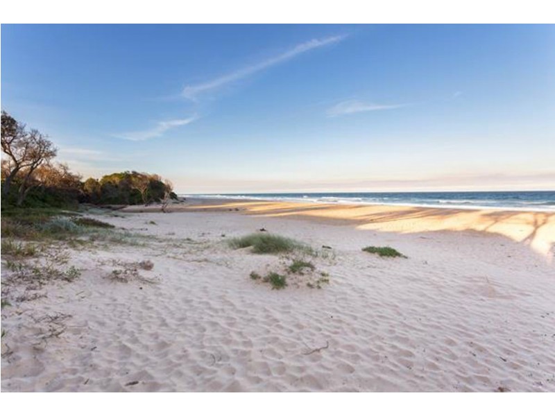 33 Pacific Parade, Old Bar NSW 2430