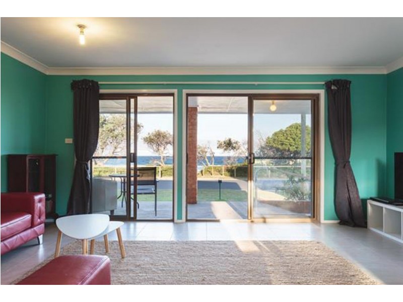 33 Pacific Parade, Old Bar NSW 2430