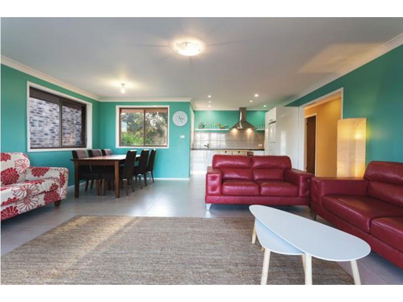 33 Pacific Parade, Old Bar NSW 2430