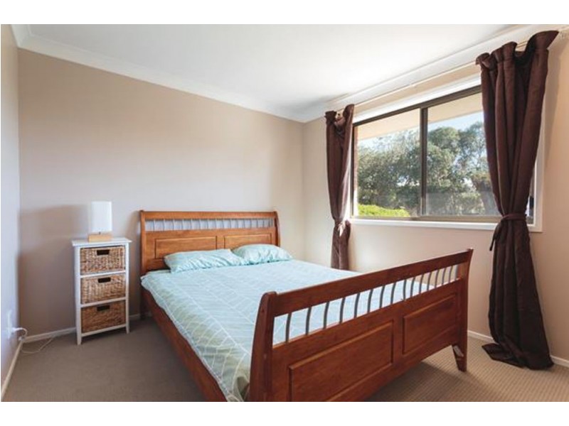 33 Pacific Parade, Old Bar NSW 2430