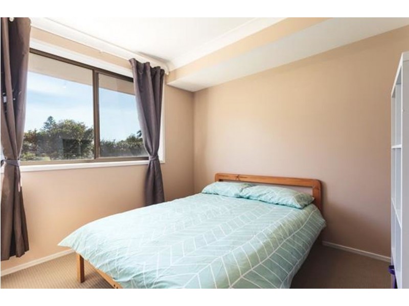 33 Pacific Parade, Old Bar NSW 2430