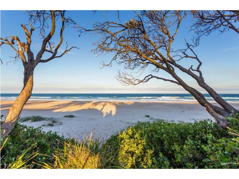 33 Pacific Parade, Old Bar NSW 2430