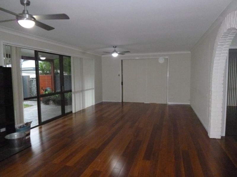 69 Old Bar Road, Old Bar NSW 2430
