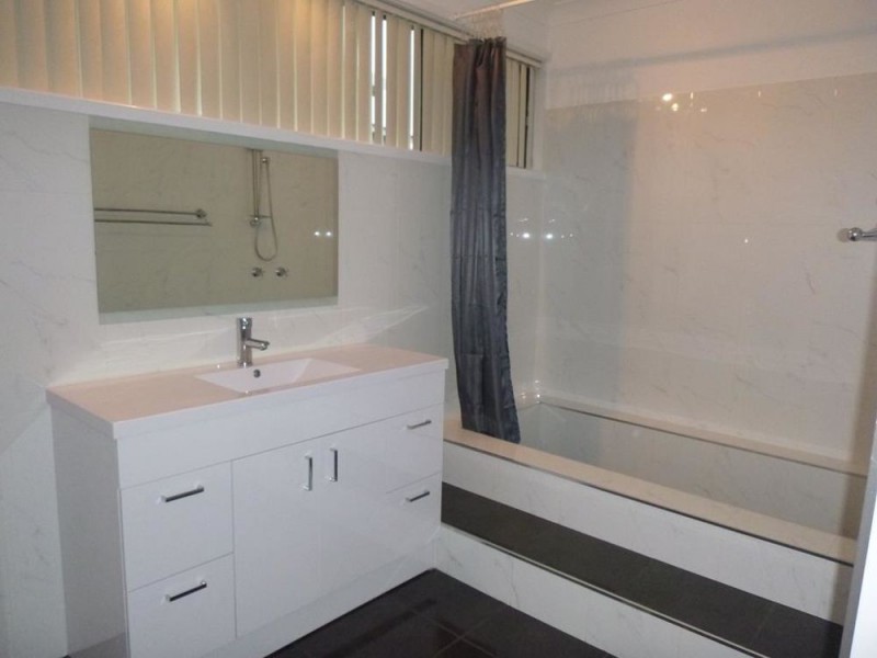 69 Old Bar Road, Old Bar NSW 2430