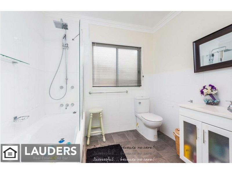 21 Farleigh Street, Old Bar NSW 2430