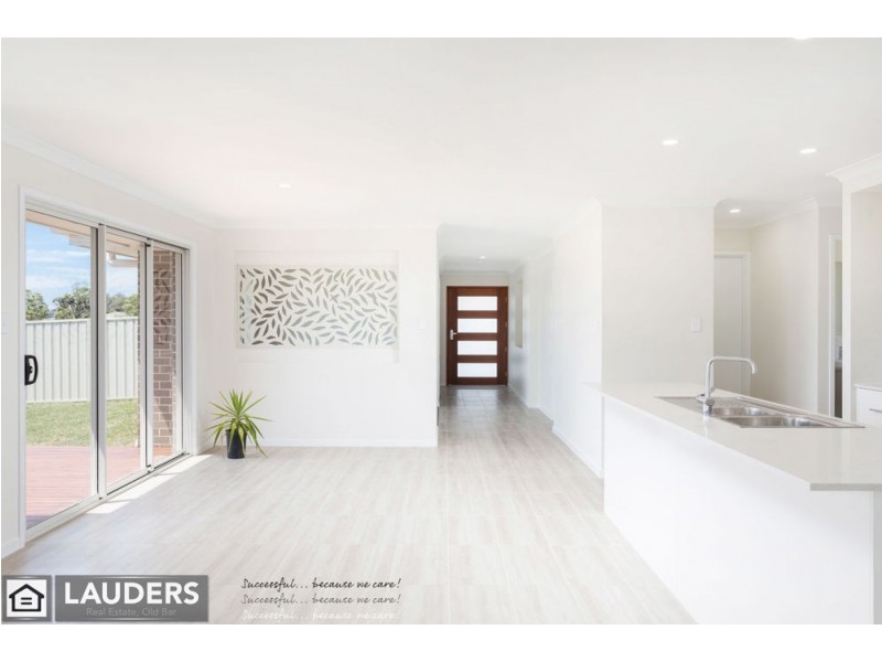 30 Bluehaven Drive, Old Bar NSW 2430