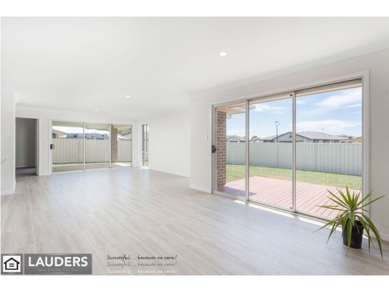 30 Bluehaven Drive, Old Bar NSW 2430