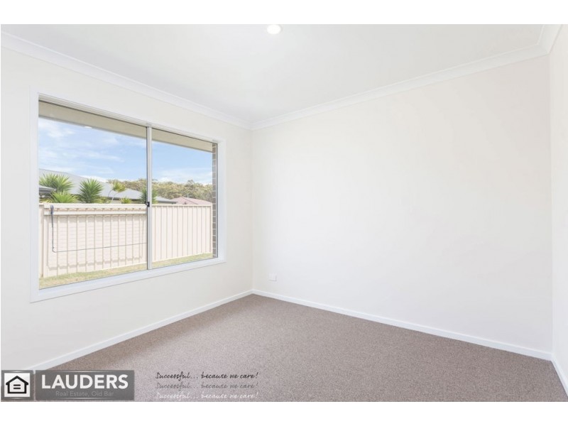 30 Bluehaven Drive, Old Bar NSW 2430