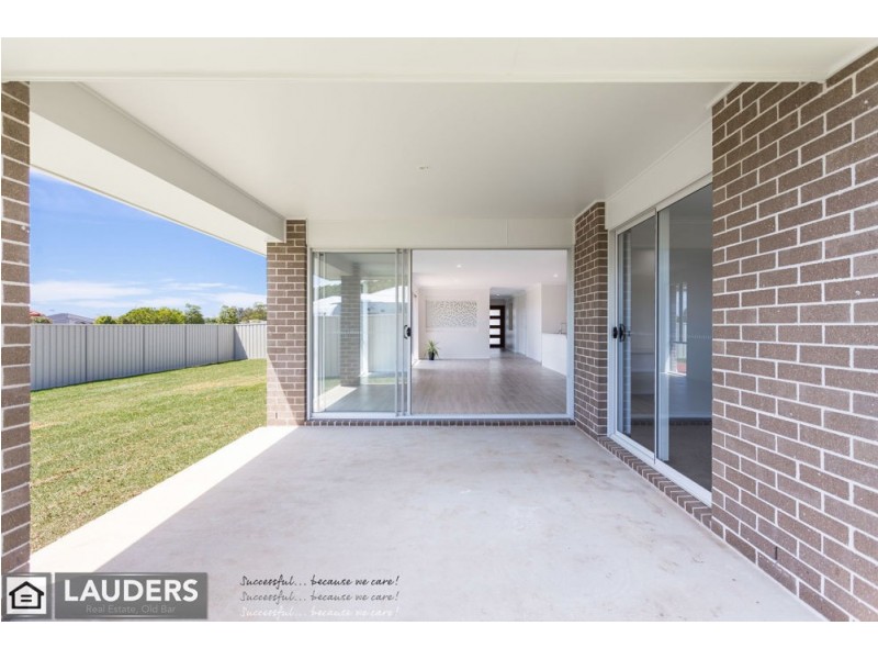 30 Bluehaven Drive, Old Bar NSW 2430