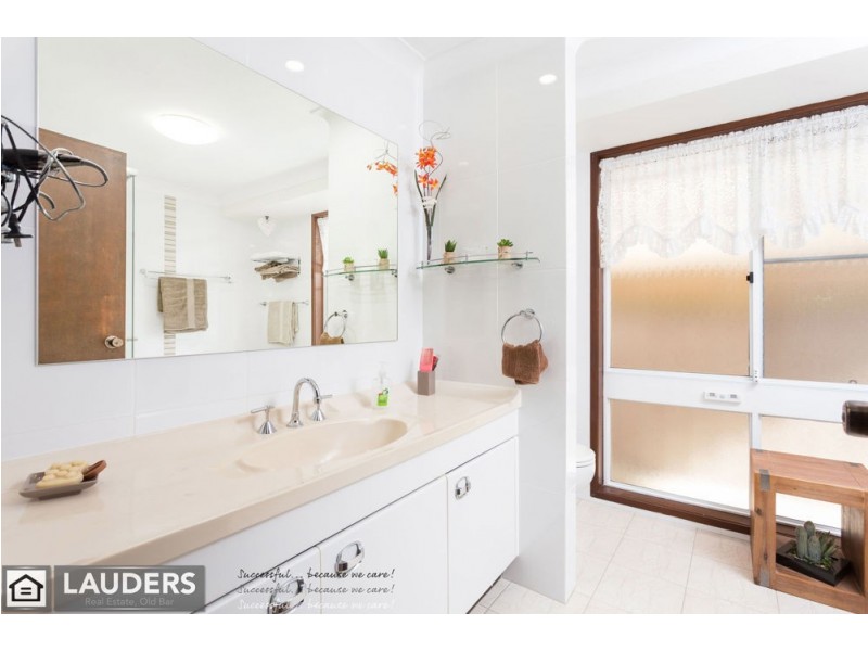 13 Casuarina Close, Old Bar NSW 2430