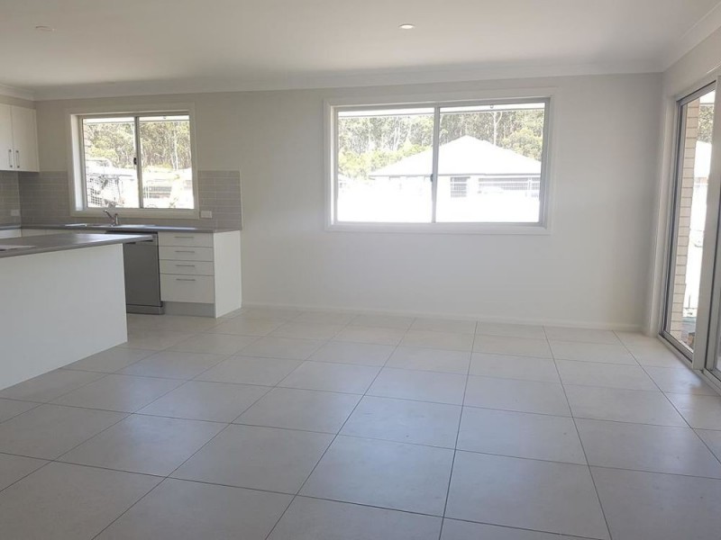 19 Albatross Way, Old Bar NSW 2430