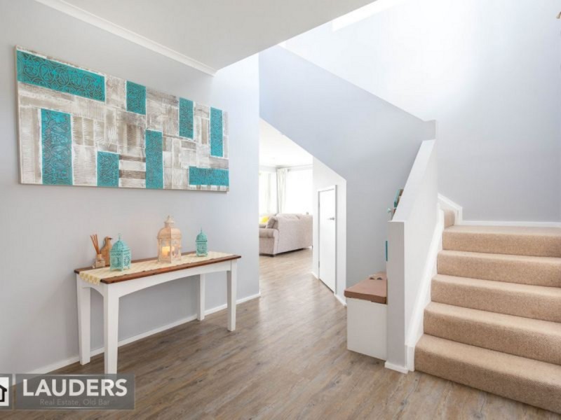 11 Laurina Close, Old Bar NSW 2430