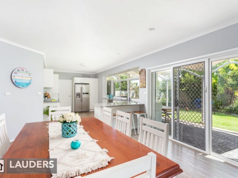 11 Laurina Close, Old Bar NSW 2430