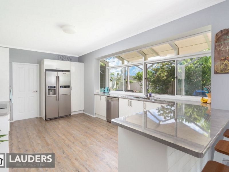 11 Laurina Close, Old Bar NSW 2430