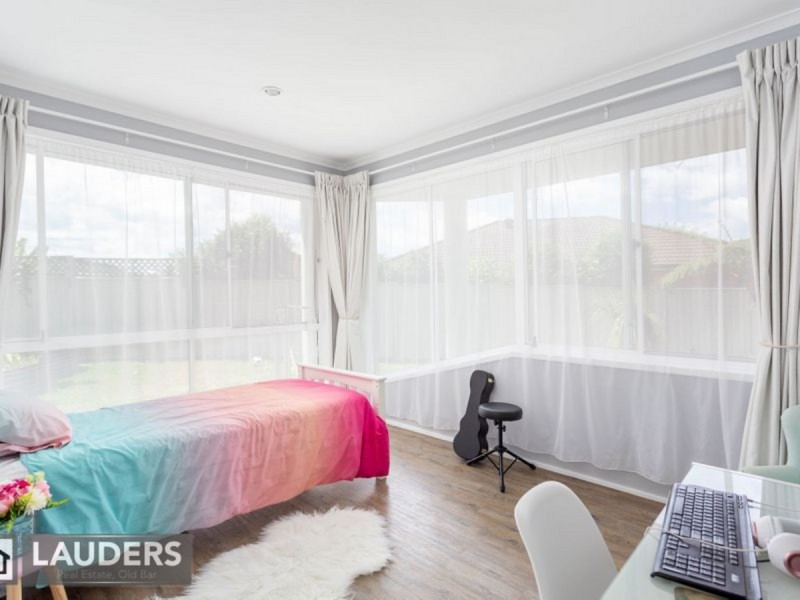 11 Laurina Close, Old Bar NSW 2430