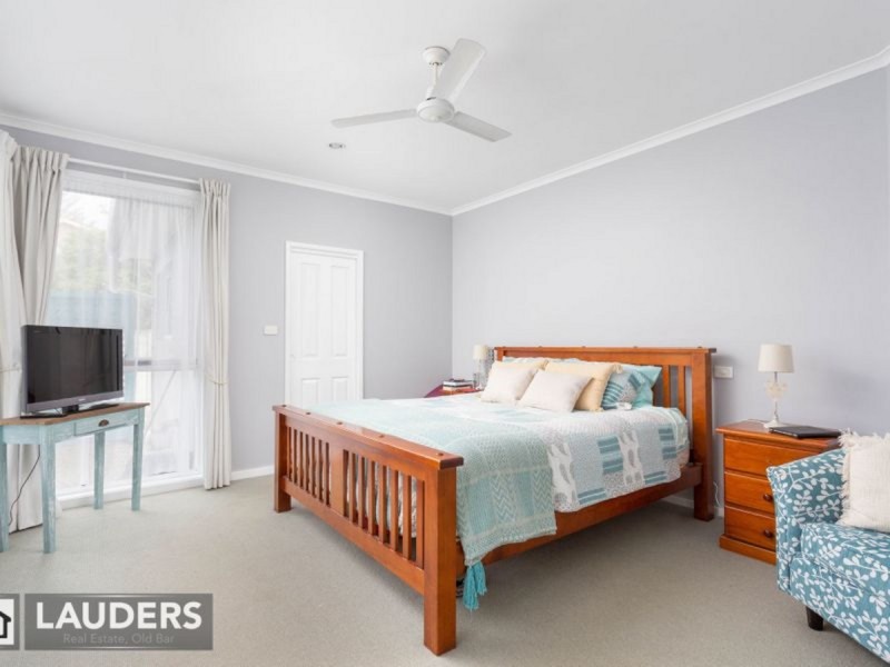 11 Laurina Close, Old Bar NSW 2430