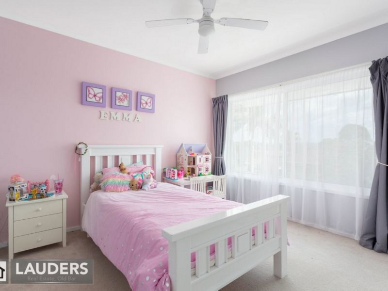 11 Laurina Close, Old Bar NSW 2430