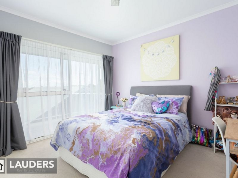 11 Laurina Close, Old Bar NSW 2430