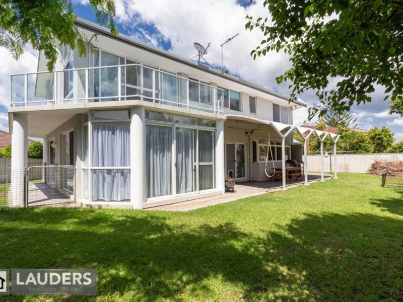 11 Laurina Close, Old Bar NSW 2430