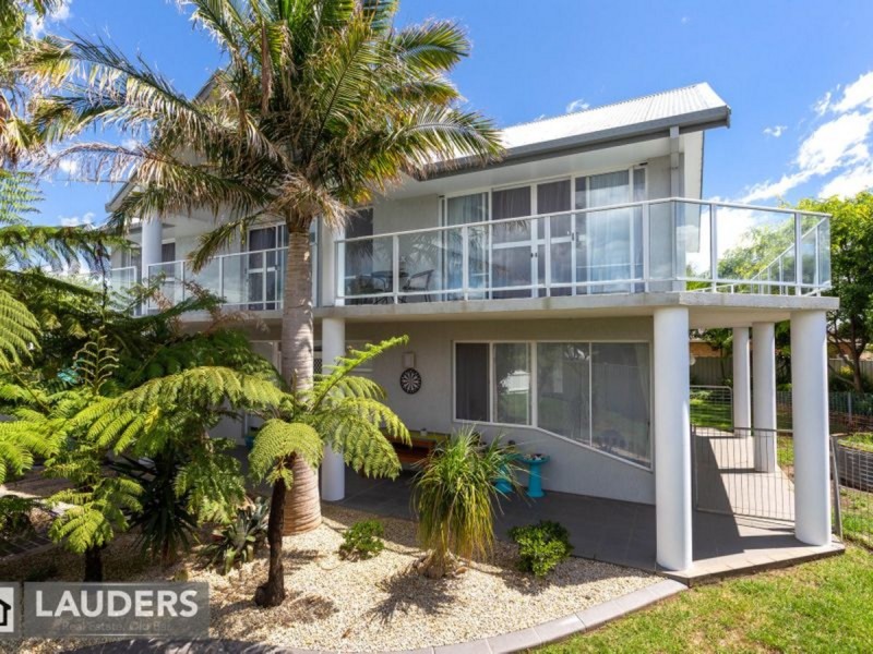 11 Laurina Close, Old Bar NSW 2430