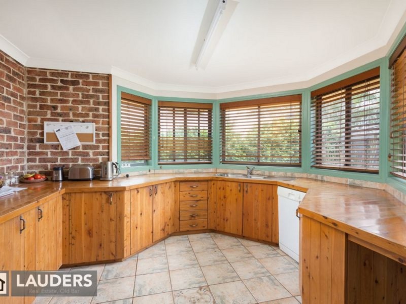 15 Spinnaker Cove, Wallabi Point NSW 2430
