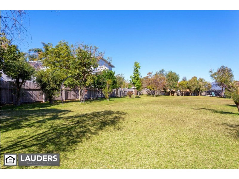 4 Connell Street, Old Bar NSW 2430