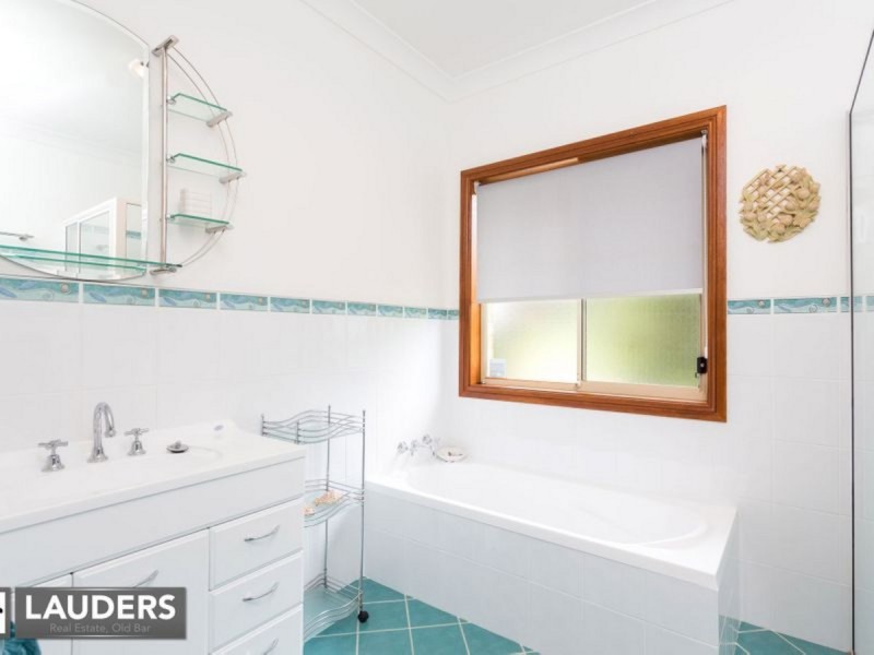 2 Arcadia Place, Taree NSW 2430