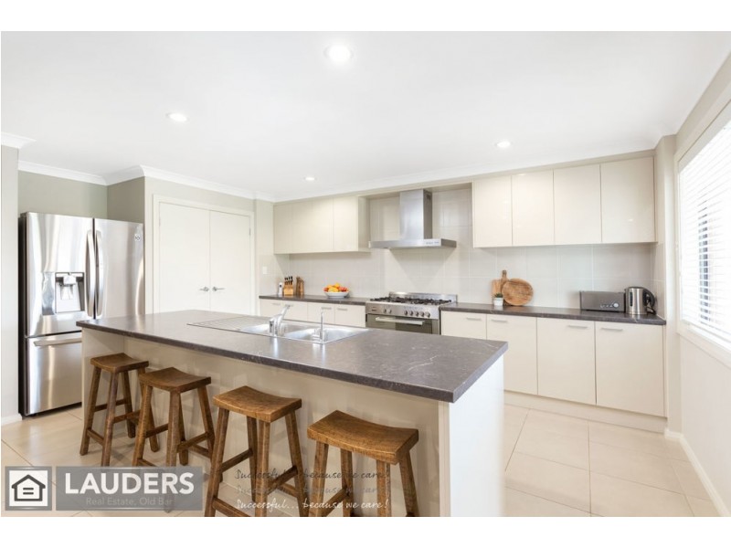 4 Rosier Place, Old Bar NSW 2430