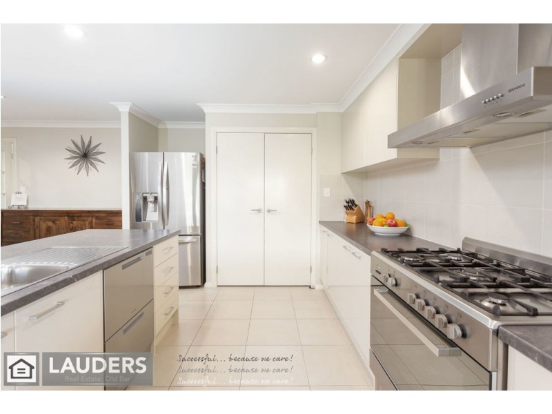 4 Rosier Place, Old Bar NSW 2430