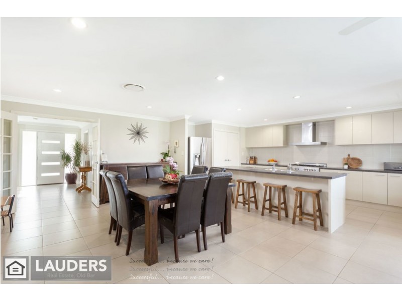 4 Rosier Place, Old Bar NSW 2430