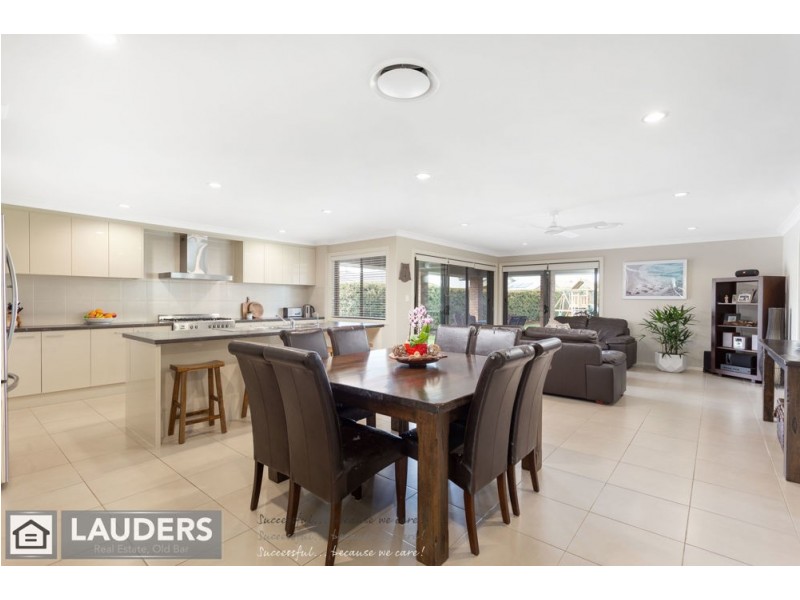 4 Rosier Place, Old Bar NSW 2430