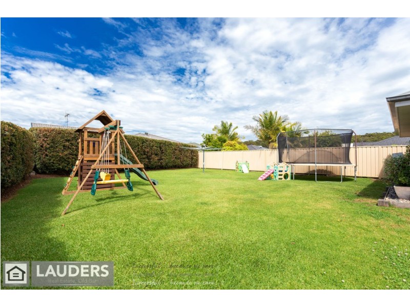 4 Rosier Place, Old Bar NSW 2430