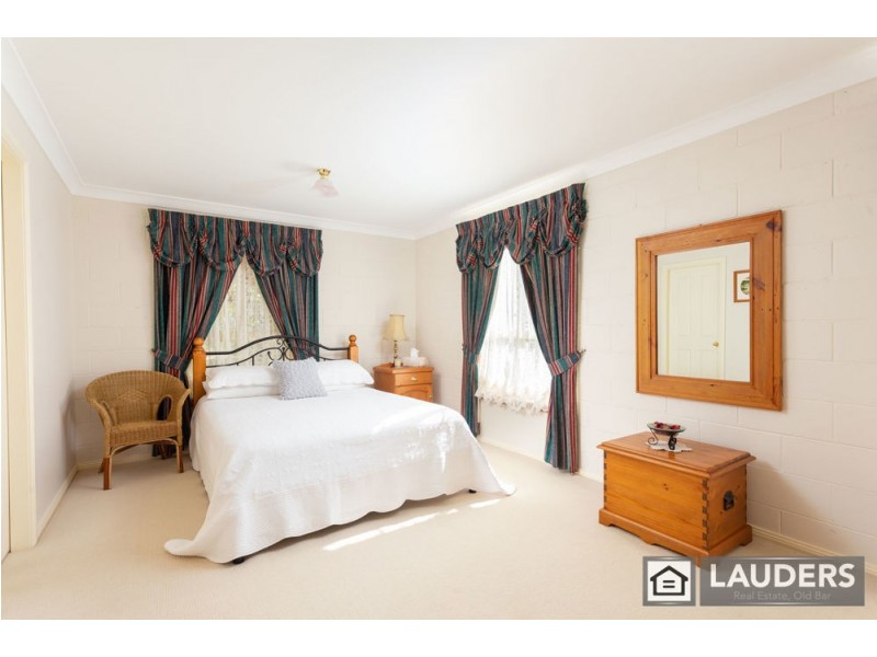 40 Bohnock Rd, Old Bar NSW 2430