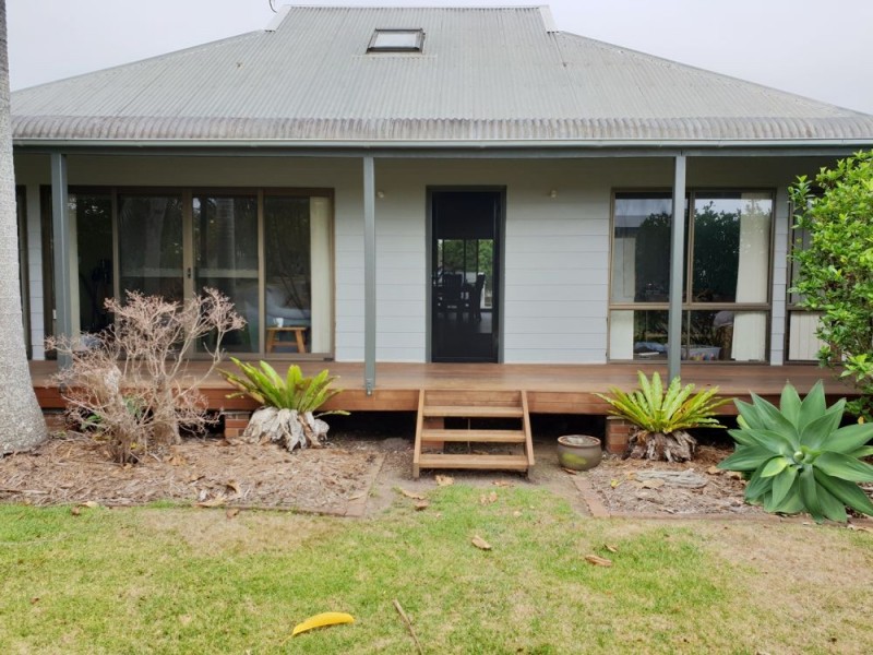 97 Old Bar Road, Old Bar NSW 2430