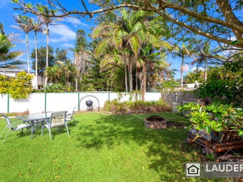 15 Pacific Parade, Old Bar NSW 2430