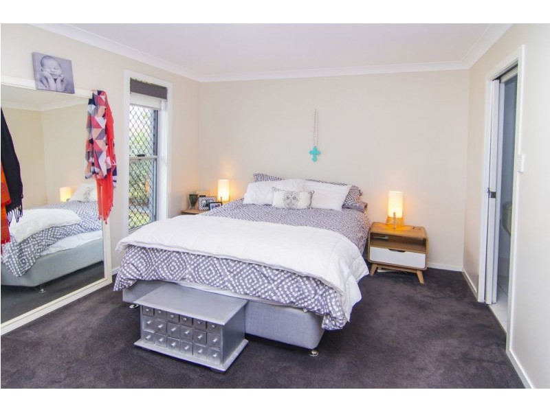 38 Ivy Crescent, Old Bar NSW 2430