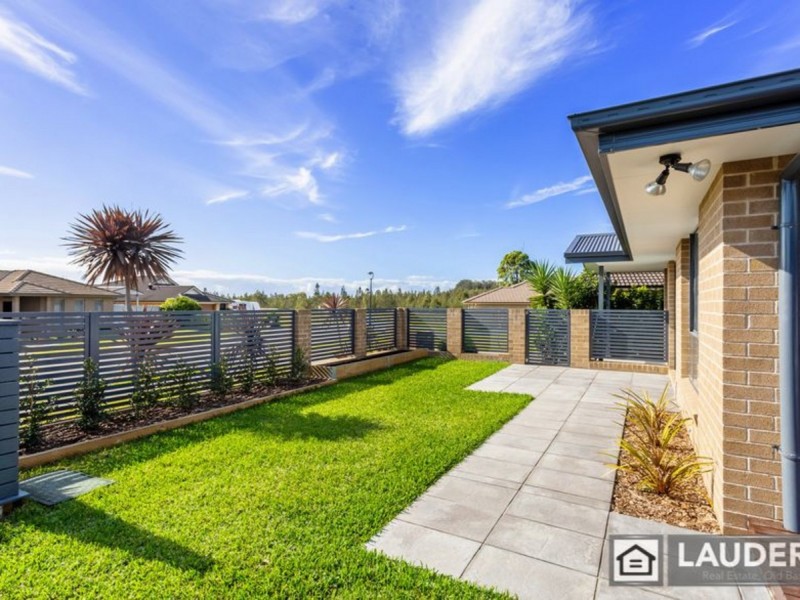1/13 Yellowfin Avenue, Old Bar NSW 2430