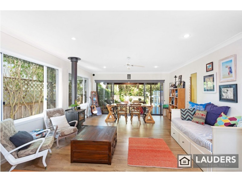 16 Hall Street, Old Bar NSW 2430