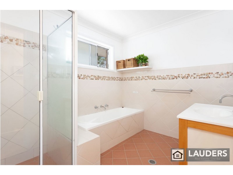 16 Hall Street, Old Bar NSW 2430