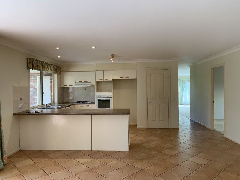 33 Pryor Crescent, Old Bar NSW 2430