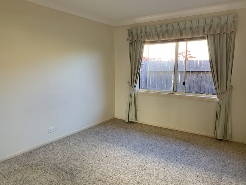 33 Pryor Crescent, Old Bar NSW 2430
