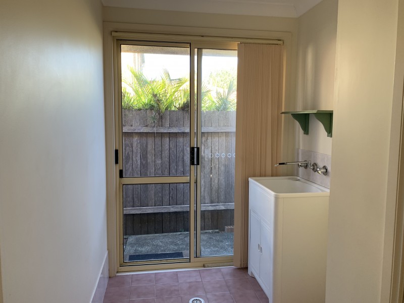 33 Pryor Crescent, Old Bar NSW 2430