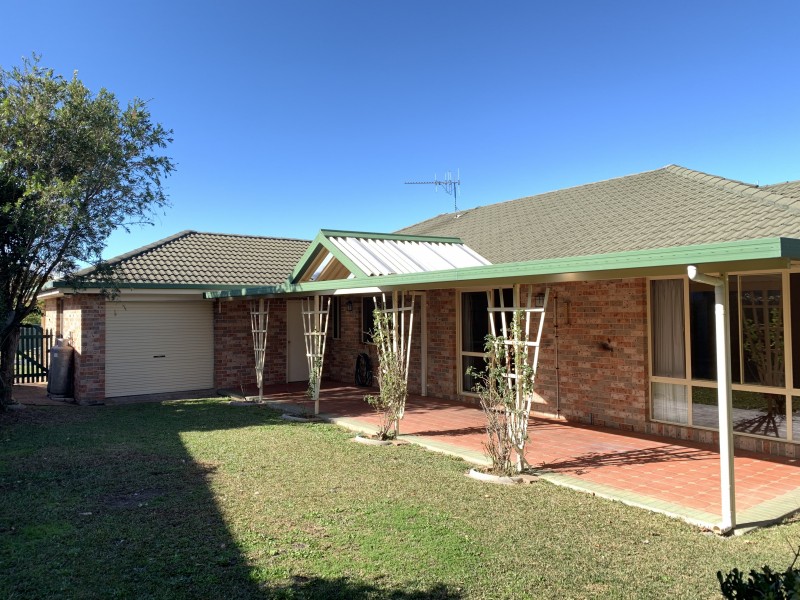 33 Pryor Crescent, Old Bar NSW 2430