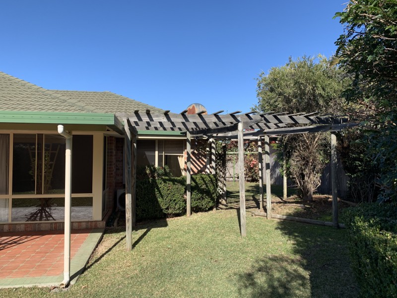 33 Pryor Crescent, Old Bar NSW 2430
