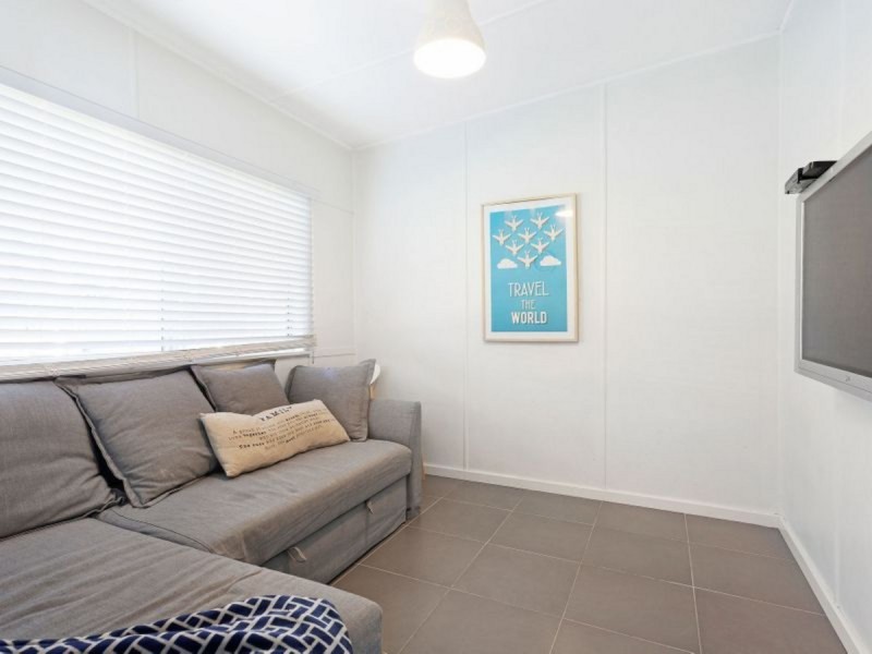 36 Old Bar Road, Old Bar NSW 2430