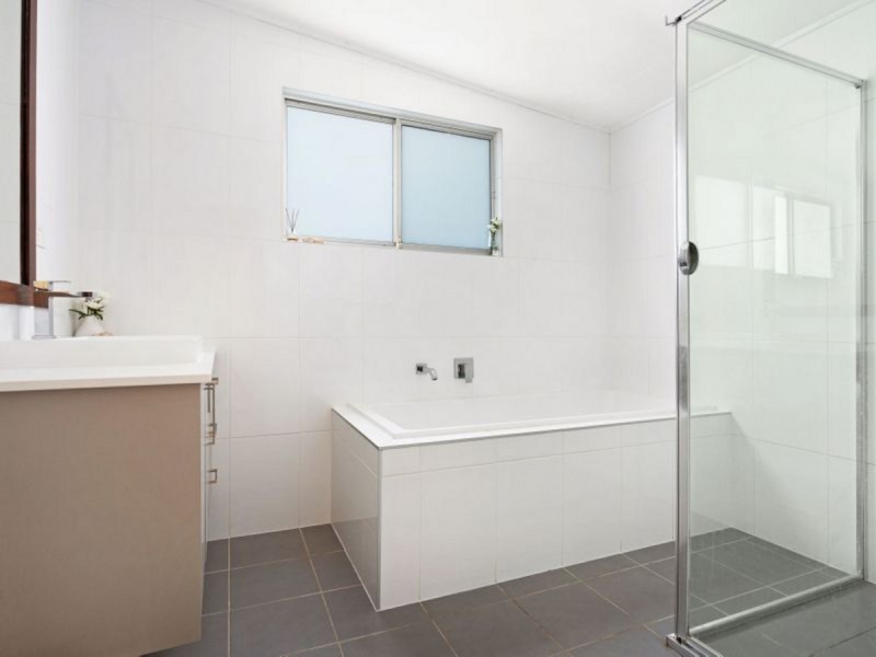 36 Old Bar Road, Old Bar NSW 2430