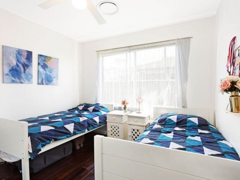 36 Old Bar Road, Old Bar NSW 2430