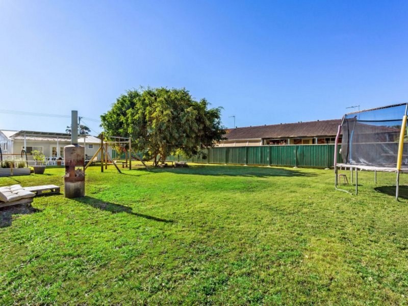 36 Old Bar Road, Old Bar NSW 2430